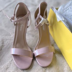 NWT! NWB! FOREVER Dusty Purple Ankle Strap Heels